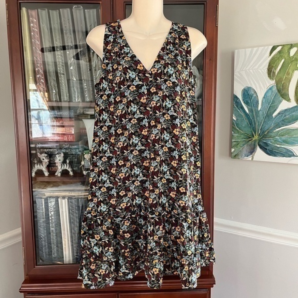 NWT BCBG Paris Sleeveless Floral Dress Size XS